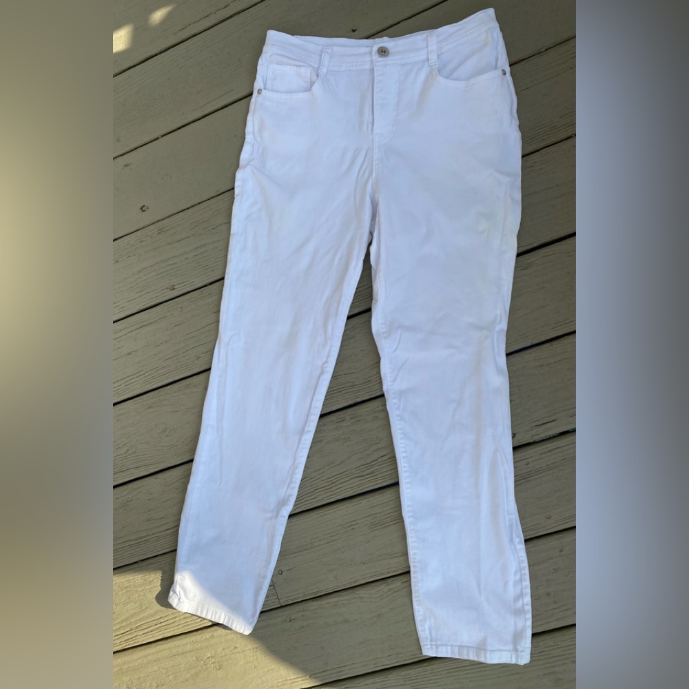 STYLE & COMPANY Stylish Slim Leg White Denim Jeans, Size: 8